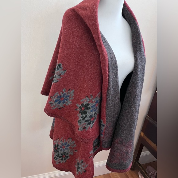 Floral Cape - Picture 3 of 16